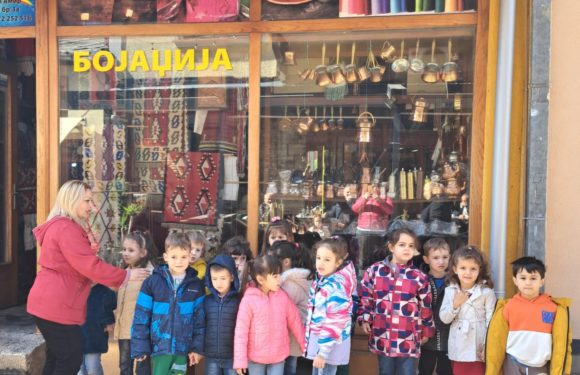 Презентација на Проект „Низ сокаците на Старата Скопска Чаршија како низ галерија на уметности и занаети“ во РЕ „Страшо Пинџур“